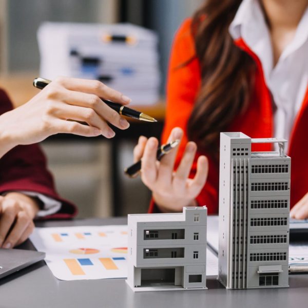 vecteezy_discussion-with-a-real-estate-agent-house-model-with-agent_16340352_511-1-scaled vecteezy_discussion-with-a-real-estate-agent-house-model-with-agent_16340352_511-1-scaled